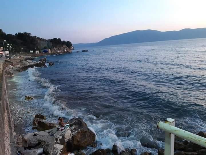 Artist S Apartment Vlorë Esterno foto