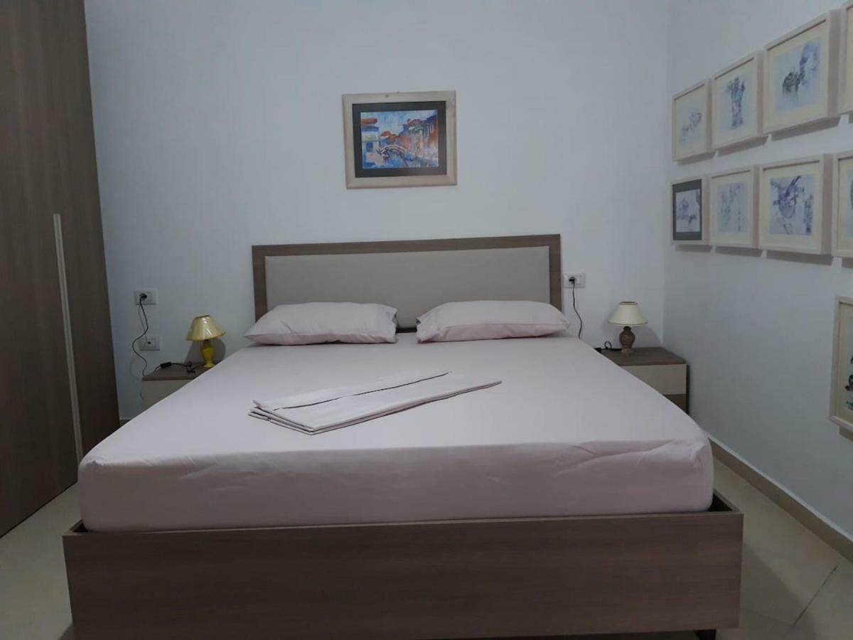 Artist S Apartment Vlorë Esterno foto